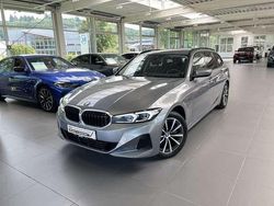 Skyscraper grau Gebraucht 2022 BMW 330e Shadowline Kombi | 34.590 € (Fairer Preis)