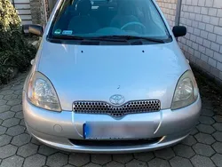 Silber Gebraucht 1999 Toyota Yaris Kleinwagen | 950 € (Guter Preis)