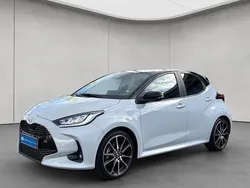 Grau Gebraucht 2024 Toyota Yaris Hybrid Sport Limousine | 26.990 € (Etwas zu teuer)