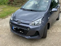 Grau Gebraucht 2016 Hyundai i10 Trend Kleinwagen | 8.500 € (Etwas zu teuer)
