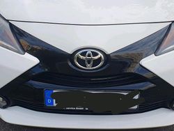 Weiß Gebraucht 2018 Toyota Aygo Kleinwagen | 8.799 €