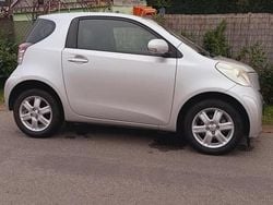 Grau Gebraucht 2009 Toyota iQ Kleinwagen | 5.100 € (Guter Preis)