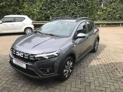 Schiefergrau Neu 2025 Dacia Sandero Expression Kleinwagen | 21.990 € (Etwas zu teuer)