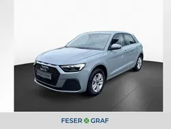 Grau (pfeilgrauperleffekt) Neu 2025 Audi A1 Sportback Comfort Kleinwagen | 25.980 € (Guter Preis)