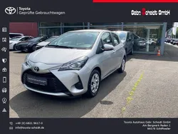 Silber Gebraucht 2018 Toyota Yaris Comfort Limousine | 9.980 € (Fairer Preis)