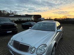 Silber Gebraucht 2002 Mercedes E240 Avantgarde Limousine | 3.999 € (Fairer Preis)