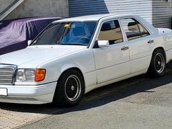 Weiß Gebraucht 1991 Mercedes E250 Limousine | 8.900 €