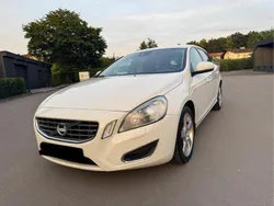 Weiß Gebraucht 2012 Volvo V60 Summum Kombi | 4.650 € (Superpreis)