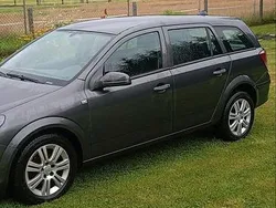 Grau Gebraucht 2009 Opel Astra Kombi | 4.000 € (Etwas zu teuer)