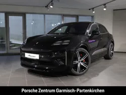 Tiefschwarzmetallic Gebraucht 2024 Porsche Macan Turbo SUV | 116.650 € (Fairer Preis)