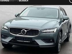 Grau Gebraucht 2022 Volvo V60 CC Pro Kombi | 33.890 € (Superpreis)