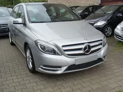 Silber Gebraucht 2012 Mercedes B200 Van / Kleinbus | 14.990 € (Teuer)