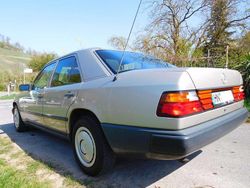 Bronze Gebraucht 1988 Mercedes E230 Limousine | 4.750 €