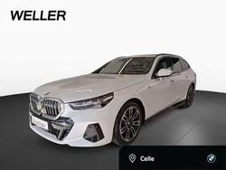 Mineralweiß (weiß) Gebraucht 2024 BMW 520 M Sport Kombi | 48.750 € (Superpreis)