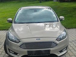 Grau Gebraucht 2015 Ford Focus Titanium Limousine | 6.850 € (Fairer Preis)