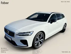Weiß Gebraucht 2020 Volvo V60 R-Design Kombi | 29.990 € (Fairer Preis)