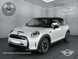 White silver Gebraucht 2022 Mini Cooper SE Kleinwagen | 18.350 € (Etwas zu teuer)