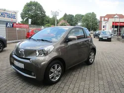 Braun Gebraucht 2010 Toyota iQ Kleinwagen | 6.900 € (Teuer)