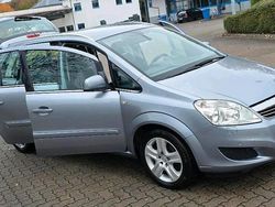 Silber Gebraucht 2010 Opel Zafira Kleinwagen | 4.500 €