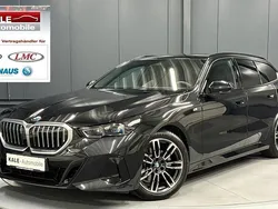 Black sapphire metallic Gebraucht 2024 BMW 520 M Sport Kombi | 54.890 € (Fairer Preis)