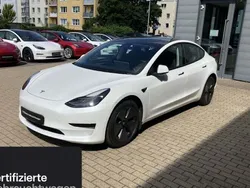 Weiß Gebraucht 2021 Tesla Model 3 Limousine | 25.300 € (Fairer Preis)