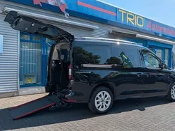 Schwarz Neu 2025 Ford Tourneo Van / Kleinbus | 46.850 € (Etwas zu teuer)