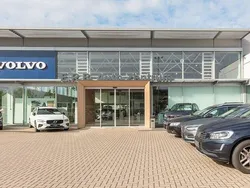 Grün Gebraucht 2025 Volvo XC60 Plus SUV | 56.900 € (Superpreis)