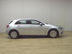 Silber Gebraucht 2022 Mercedes A180 Limousine | 16.480 € (Superpreis)
