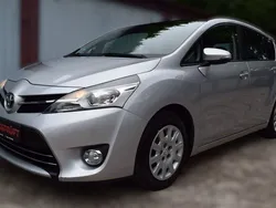 Silber Gebraucht 2015 Toyota Verso Skyview Edition Van / Kleinbus | 5.900 € (Teuer)
