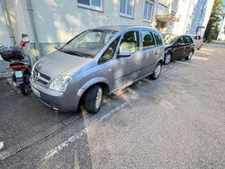 Grau Gebraucht 2005 Opel Meriva Van / Kleinbus | 2.400 € (Fairer Preis)