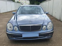 Blau Gebraucht 2005 Mercedes E200 Limousine | 6.200 € (Etwas zu teuer)