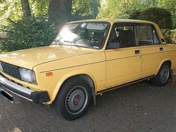 Gelb Gebraucht 2025 Lada 2105 Limousine | 6.999 €