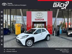 Super (pure) white ii Gebraucht 2022 Toyota Aygo Basis Kleinwagen | 13.990 € (Fairer Preis)
