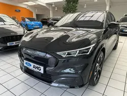 Dark matter grau metallic Gebraucht 2023 Ford Mustang Mach-E Premium SUV | 44.790 € (Fairer Preis)
