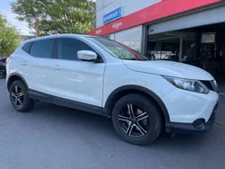 Weiß Gebraucht 2014 Nissan Qashqai Visia SUV | 7.250 € (Fairer Preis)