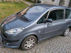 Grau Gebraucht 2006 Peugeot 1007 Van / Kleinbus | 750 € (Superpreis)