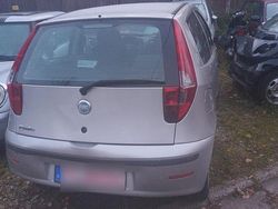 Grün Gebraucht 2006 Fiat Punto Limousine | 2.200 €