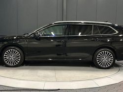 Grenadillschwarz metallic Gebraucht 2024 VW Passat Elegance Kombi | 43.890 € (Superpreis)