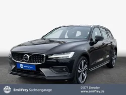 Onyx schwarzmetallic Gebraucht 2023 Volvo V60 CC Plus Kombi | 41.500 € (Etwas zu teuer)