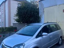 Grau Gebraucht 2006 Opel Zafira Van / Kleinbus | 2.650 € (Fairer Preis)