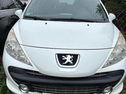 Weiß Gebraucht 2009 Peugeot 207 Kleinwagen | 1.800 € (Fairer Preis)
