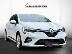 Weiss Gebraucht 2022 Renault Clio V Business Limousine | 12.790 € (Superpreis)