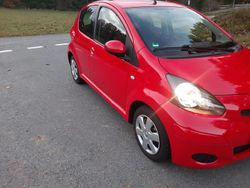 Rot Gebraucht 2012 Toyota Aygo Kleinwagen | 3.300 € (Fairer Preis)