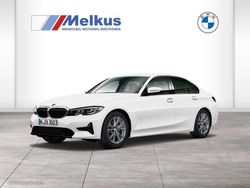 Weiß Gebraucht 2022 BMW 318 Sport Line Limousine | 24.970 € (Etwas zu teuer)