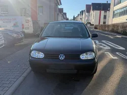 Schwarz Gebraucht 2000 VW Golf IV Edition Limousine | 1.300 € (Etwas zu teuer)