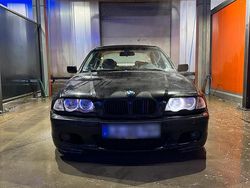 Schwarz Gebraucht 2002 BMW 323 M Sport Limousine | 2.000 €