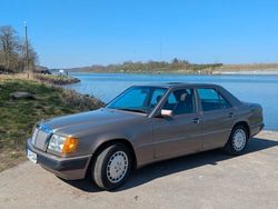 Braun Gebraucht 1991 Mercedes E260 Limousine | 5.200 €