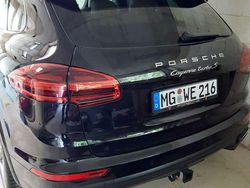 Schwarz Gebraucht 2016 Porsche Cayenne Turbo S SUV | 61.299 € (Fairer Preis)