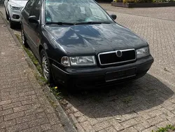 Schwarz Gebraucht 2000 Skoda Octavia Limousine | 800 € (Guter Preis)