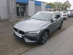 Grau Gebraucht 2021 Volvo V60 CC Pro Kombi | 31.790 € (Superpreis)